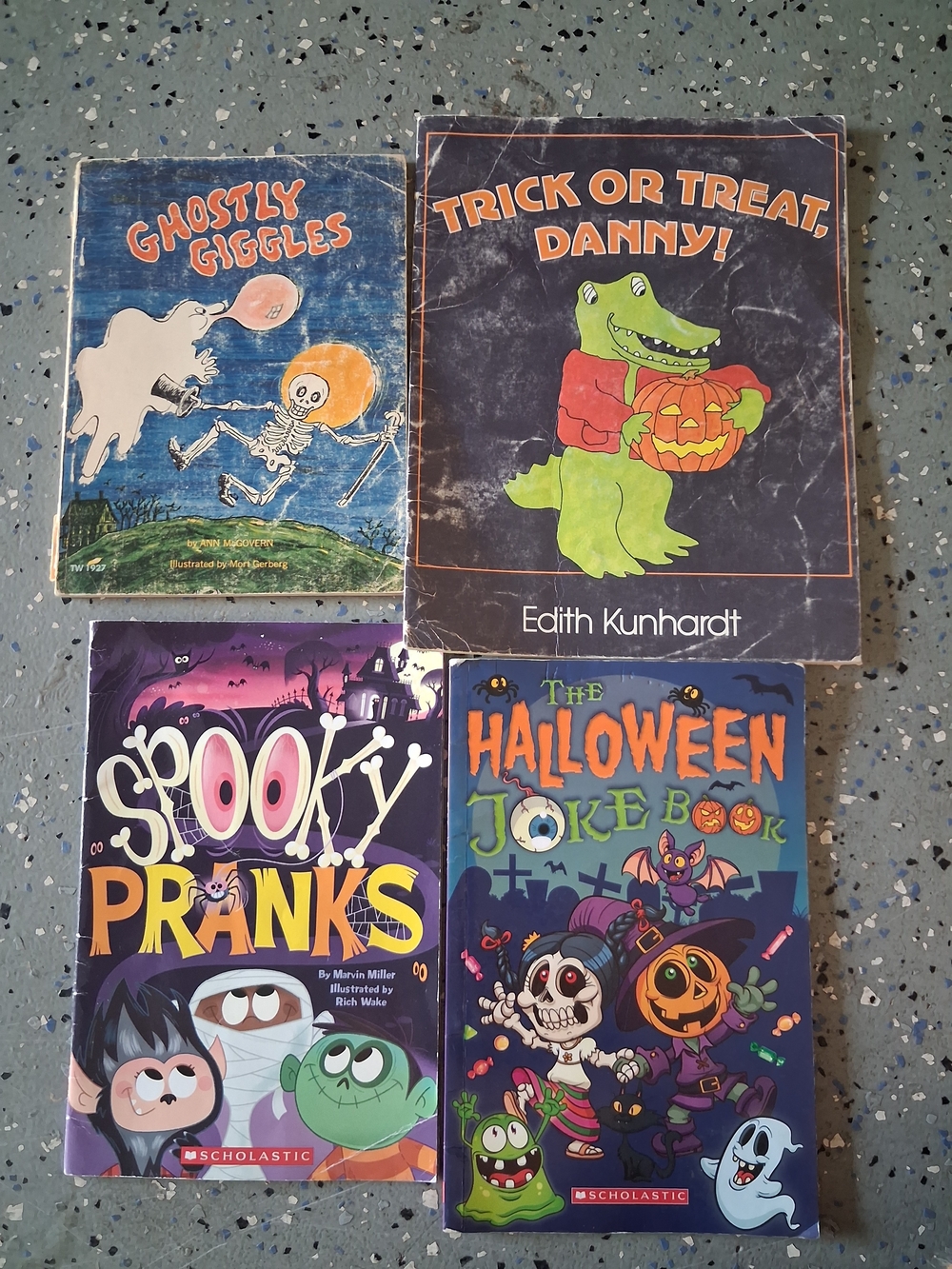 Scholastic Halloween Joke Book - Blue & Purple Cover